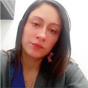 Niñera brinda clases de alegría y recreación